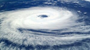 Ein Zyklon hat aber noch längerfristige Auswirkungen, nämlich auf den Klimawandel.