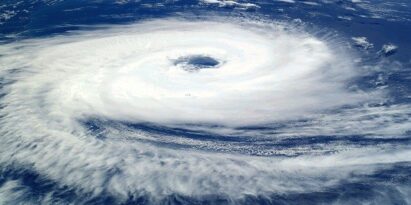Ein Zyklon hat aber noch längerfristige Auswirkungen, nämlich auf den Klimawandel.